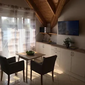 Ajo Apartments - Alte Donau Lake View Balcony Studio - Self-Check-In Apartment